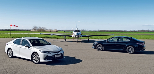 Выделяем базовый среди обновлённых седанов Toyota Camry Выделяем базовый среди обновлённых седанов Toyota Camry