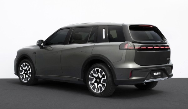 Кроссовер Niutron NV: последователь электроскутеров