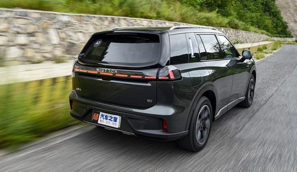 Кроссовер Niutron NV: последователь электроскутеров