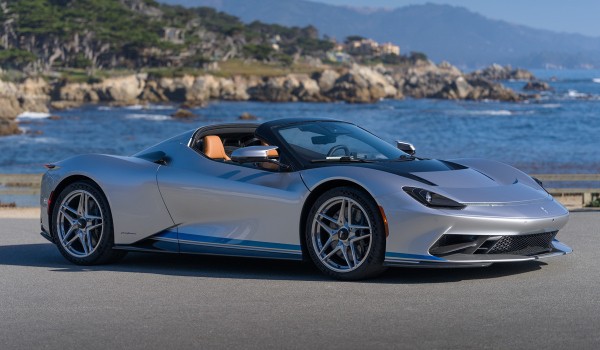 Pininfarina представила два эксклюзивных открытых гиперкара Pininfarina представила два эксклюзивных открытых гиперкара