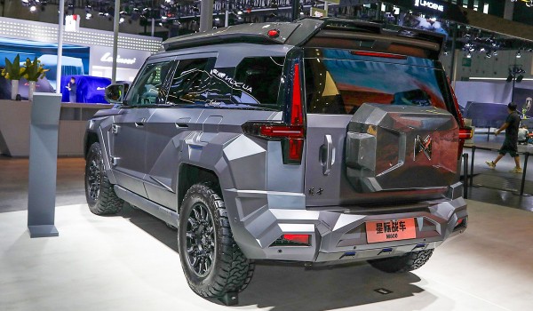 Внедорожник Mengshi M800: еще больше эпатажа и немецкое участие Внедорожник Mengshi M800: еще больше эпатажа и немецкое участие