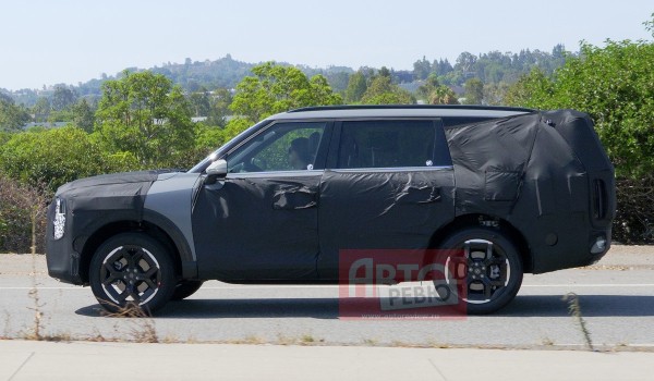 Кроссовер Kia Telluride второго поколения замечен на испытаниях Кроссовер Kia Telluride второго поколения замечен на испытаниях