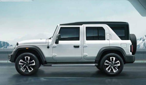 Обман зрения: пятидверный внедорожник Mahindra Thar Roxx Обман зрения: пятидверный внедорожник Mahindra Thar Roxx