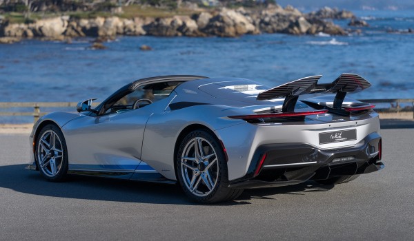 Pininfarina представила два эксклюзивных открытых гиперкара Pininfarina представила два эксклюзивных открытых гиперкара