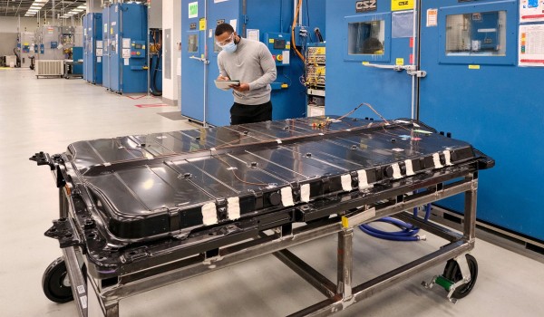 Дайджест дня: Mythos на испытаниях, электромоторы Автотора и другие события индустрии Дайджест дня: Mythos на испытаниях, электромоторы Автотора и другие события индустрии