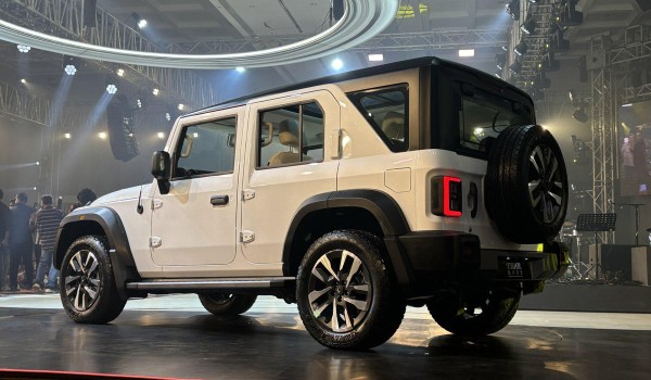 Обман зрения: пятидверный внедорожник Mahindra Thar Roxx Обман зрения: пятидверный внедорожник Mahindra Thar Roxx