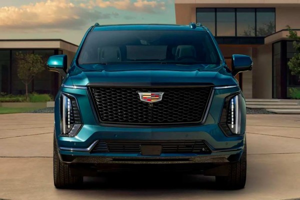 Обновленный Cadillac Escalade получил внешность и салон в стиле электрического Escalade IQ Обновленный Cadillac Escalade получил внешность и салон в стиле электрического Escalade IQ