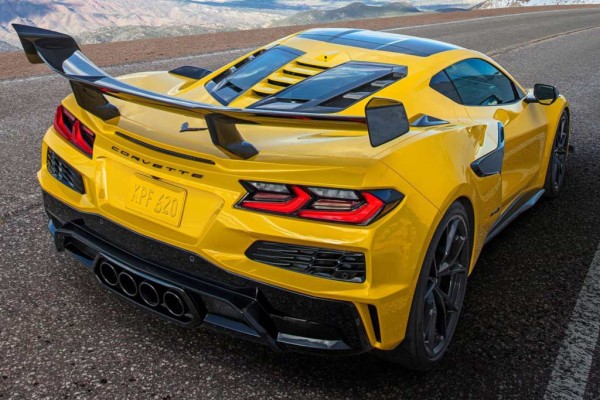Новый Chevrolet Corvette ZR1 C8 оказался мощнее гиперкара Bugatti Veyron Новый Chevrolet Corvette ZR1 C8 оказался мощнее гиперкара Bugatti Veyron