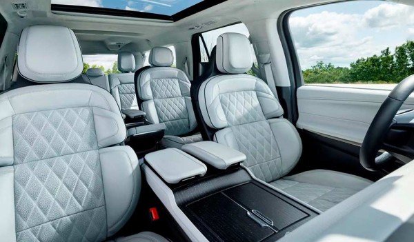 Американцы представили роскошный внедорожник Lincoln Navigator 2025 года Американцы представили роскошный внедорожник Lincoln Navigator 2025 года