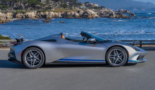 Pininfarina представила два эксклюзивных открытых гиперкара Pininfarina представила два эксклюзивных открытых гиперкара