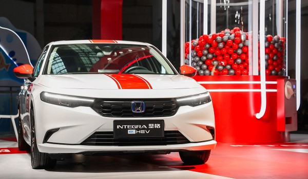 Китайская Honda Integra: бунтарский дух, чемодан и кружка Китайская Honda Integra: бунтарский дух, чемодан и кружка