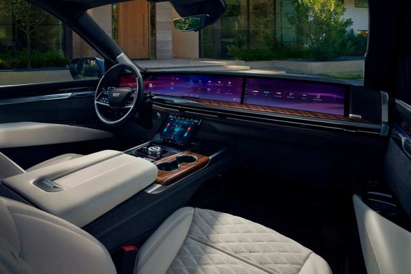 Обновленный Cadillac Escalade получил внешность и салон в стиле электрического Escalade IQ Обновленный Cadillac Escalade получил внешность и салон в стиле электрического Escalade IQ