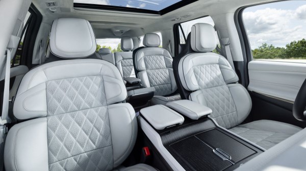 Показан глубоко модернизированный внедорожник Lincoln Navigator Показан глубоко модернизированный внедорожник Lincoln Navigator