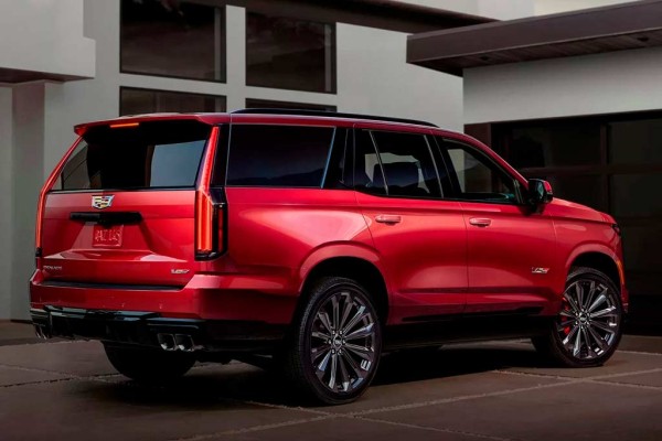 Обновленный Cadillac Escalade получил внешность и салон в стиле электрического Escalade IQ Обновленный Cadillac Escalade получил внешность и салон в стиле электрического Escalade IQ