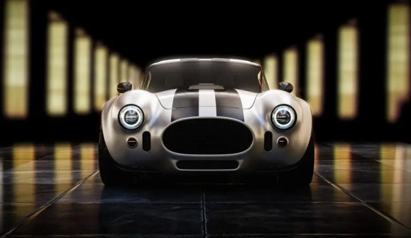 Суперкар AC Cobra GT впервые обрел заводскую закрытую версию Суперкар AC Cobra GT впервые обрел заводскую закрытую версию