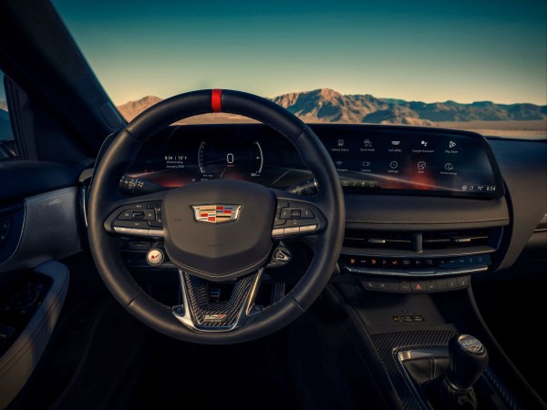Суперседан Cadillac CT5-V Blackwing стал еще экстремальнее Суперседан Cadillac CT5-V Blackwing стал еще экстремальнее
