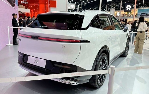 В Китае представлен электрический кроссовер Zeekr 7X: прямой конкурент Tesla Model Y В Китае представлен электрический кроссовер Zeekr 7X: прямой конкурент Tesla Model Y