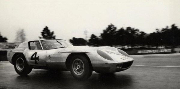 Суперкар AC Cobra GT впервые обрел заводскую закрытую версию Суперкар AC Cobra GT впервые обрел заводскую закрытую версию