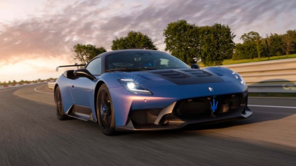 Компания Maserati представила суперкар Maserati GT2 Stradale Компания Maserati представила суперкар Maserati GT2 Stradale