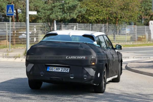 На тестах замечен прототип электрического Kia EV4 2026 года 