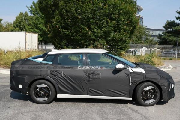 На тестах замечен прототип электрического Kia EV4 2026 года 