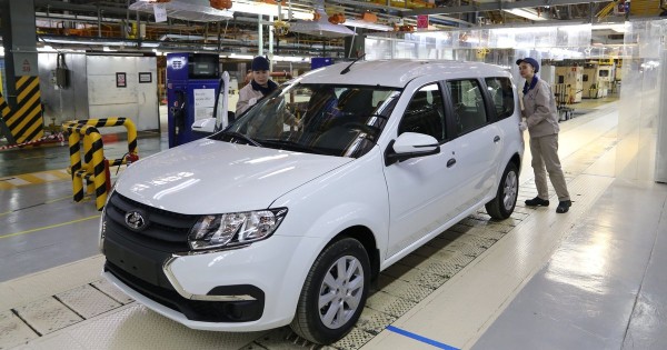 Названы самые недорогие машины в России. Рейтинг 10 моделей Названы самые недорогие машины в России. Рейтинг 10 моделей