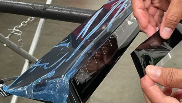 Почему Tesla ставит на Cybertruck светодиодный бар, но не подключает его Почему Tesla ставит на Cybertruck светодиодный бар, но не подключает его