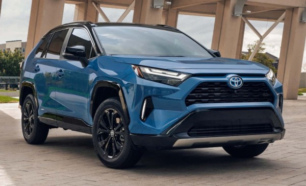 Toyota устанавливает рекорд прибыли несмотря на падение продаж Toyota устанавливает рекорд прибыли несмотря на падение продаж