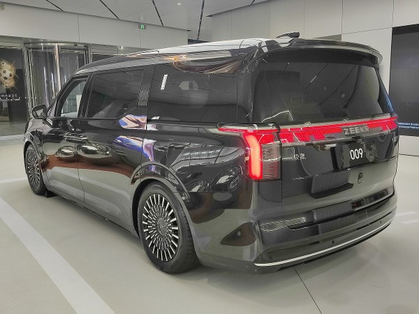 Владельцы премиальных автомобилей BMW и Porsche пересаживаются в китайский электрокар Владельцы премиальных автомобилей BMW и Porsche пересаживаются в китайский электрокар