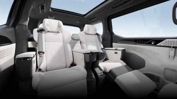 Владельцы премиальных автомобилей BMW и Porsche пересаживаются в китайский электрокар Владельцы премиальных автомобилей BMW и Porsche пересаживаются в китайский электрокар