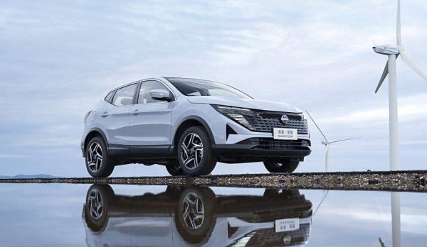 Nissan Qashqai Glory: рестайлинг кроссовера второго поколения Nissan Qashqai Glory: рестайлинг кроссовера второго поколения