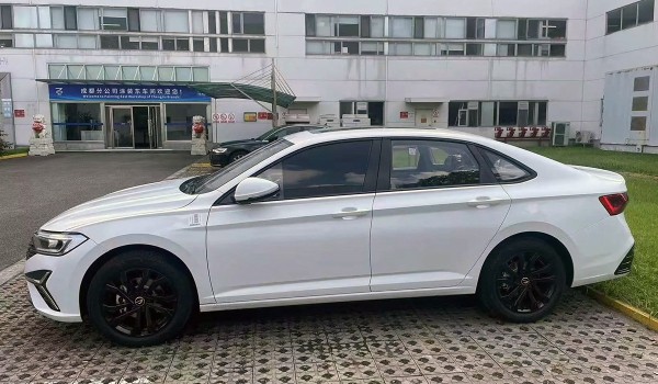 Jetta готовится к расширению гаммы: засвечен седан VA7