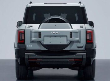 Китайцы из BYD представили большой трехрядный внедорожник Leopard 8 Китайцы из BYD представили большой трехрядный внедорожник Leopard 8