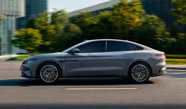 Представлен обновленный BYD Han: седан подешевел и стал дальнобойнее Представлен обновленный BYD Han: седан подешевел и стал дальнобойнее