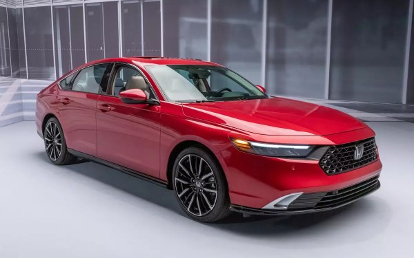 В России открыли новый автосалон Honda: модели, цены, гарантия
В России открыли новый автосалон Honda: модели, цены, гарантия