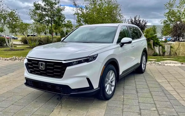 В России открыли новый автосалон Honda: модели, цены, гарантия
В России открыли новый автосалон Honda: модели, цены, гарантия