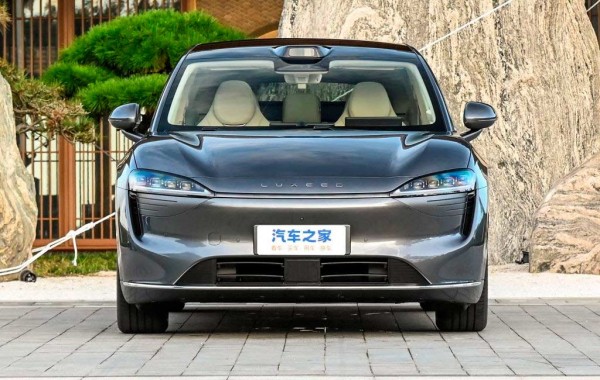 Компании Chery и Huawei представили электрический кроссовер Luxeed R7 Компании Chery и Huawei представили электрический кроссовер Luxeed R7