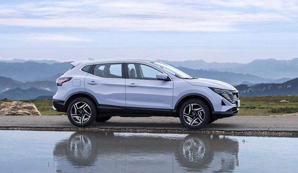 Nissan Qashqai Glory: рестайлинг кроссовера второго поколения Nissan Qashqai Glory: рестайлинг кроссовера второго поколения