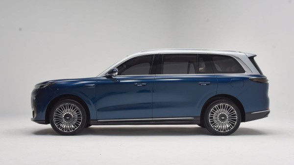 Большой кроссовер Chery Fulwin T11 удивил размерами экранов Большой кроссовер Chery Fulwin T11 удивил размерами экранов