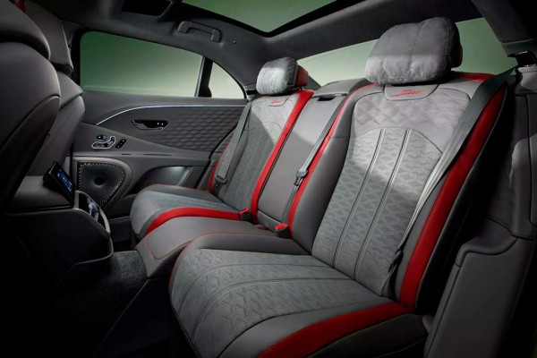 Bentley Flying Spur 2025 сохранил прежний кузов, но получил новую силовую установку Bentley Flying Spur 2025 сохранил прежний кузов, но получил новую силовую установку