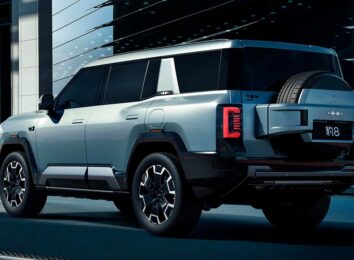 Китайцы из BYD представили большой трехрядный внедорожник Leopard 8 Китайцы из BYD представили большой трехрядный внедорожник Leopard 8