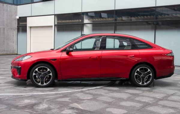 Китайцы из GAC представили недорогой электрический седан Aion RT Китайцы из GAC представили недорогой электрический седан Aion RT