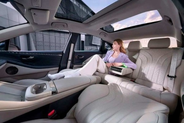 Китайцы из GAC представили недорогой электрический седан Aion RT Китайцы из GAC представили недорогой электрический седан Aion RT