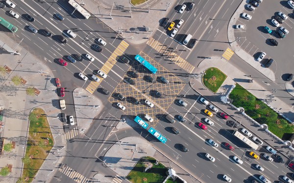 «Умные» камеры, нейросети, светофоры-шпионы: чего бояться водителям
«Умные» камеры, нейросети, светофоры-шпионы: чего бояться водителям