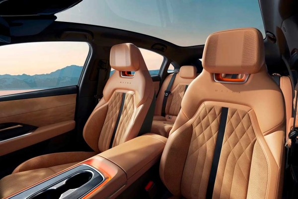 В Китае представили новый лифтбек Mazda EZ-6: будет электрическая версия и гибрид