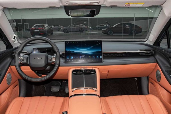 Китайцы из GAC представили недорогой электрический седан Aion RT Китайцы из GAC представили недорогой электрический седан Aion RT