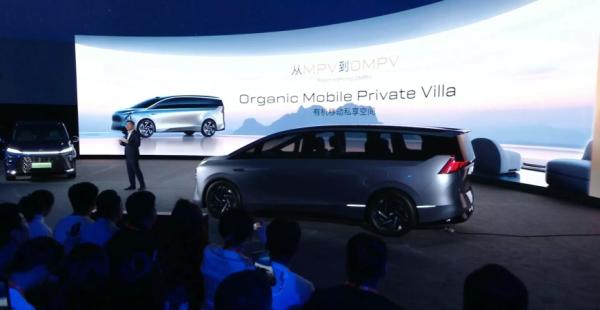 Buick представила концепт нового и самого роскошного своего минивэна Buick представила концепт нового и самого роскошного своего минивэна