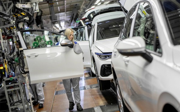 Что ждет западный автопром из-за падения прибыли и продаж
Что ждет западный автопром из-за падения прибыли и продаж