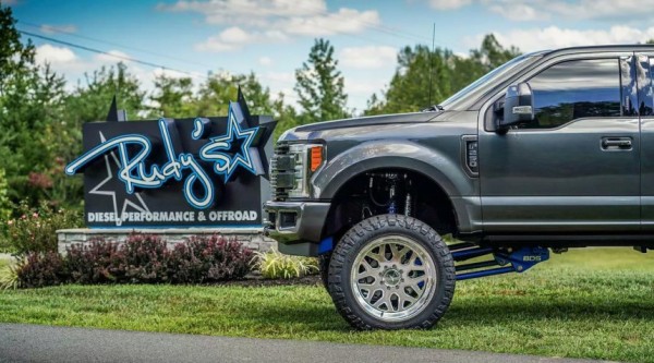 Дайджест дня: юбилейный Highlander, Соболь NN 4x4 в продаже и другие события индустрии Дайджест дня: юбилейный Highlander, Соболь NN 4x4 в продаже и другие события индустрии