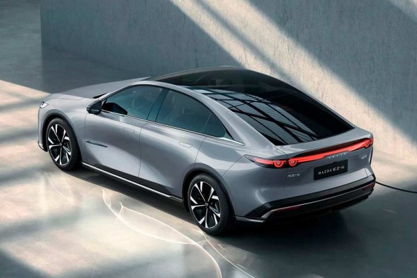 В Китае представили новый лифтбек Mazda EZ-6: будет электрическая версия и гибрид